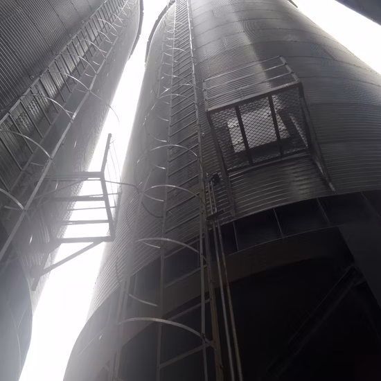 Silo de milho para armazenamento de grãos de grande capacidade com placa de aço